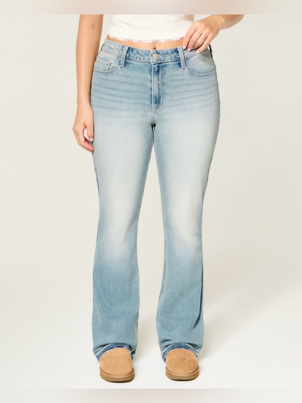 BRAND NEW women’s Hollister 26”w long curvy high-rise light medium wash bootcut